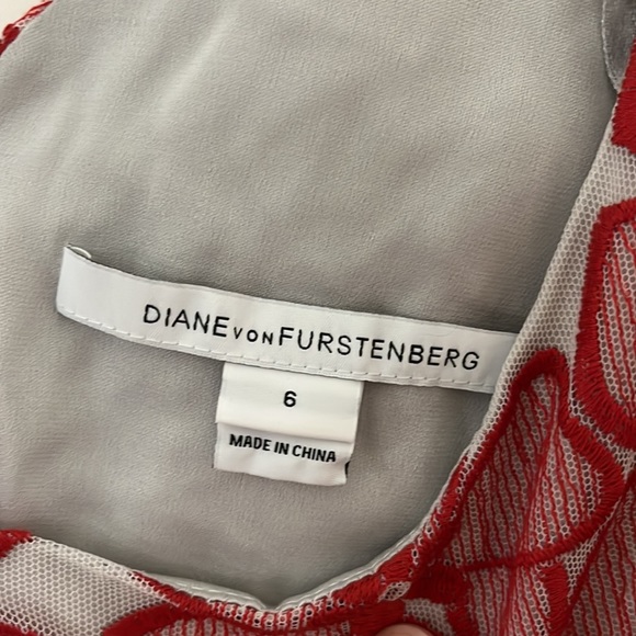Diane Von Furstenberg red floral embroidered shift dress, size 6! - Picture 4 of 8